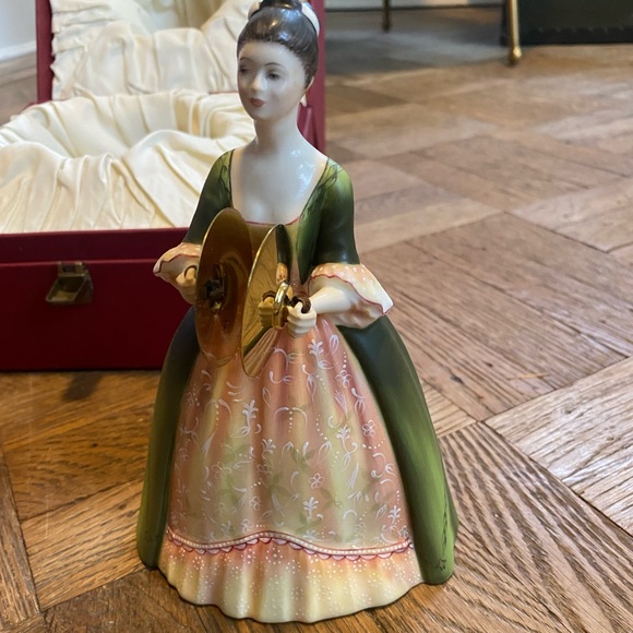 Royal Doulton Cymbals Lady Musicians - Picture 4 of 9